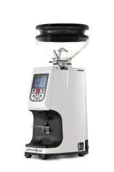 Кофемолка Eureka Atom Specialty 65 E White + бункер для кофе (300гр.) – купить в RuOborudovanie.ru с доставкой до двери Купить кофемолка eureka atom specialty 65 e white + бункер для кофе (300гр.) – цена от завода, доставка до двери | RuOborudovanie.ru