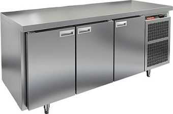 Стол охлаждаемый Hicold GN 111/TN O (-2+10), островн., 3 двери,1835х700х850 – купить в Москве по цене завода